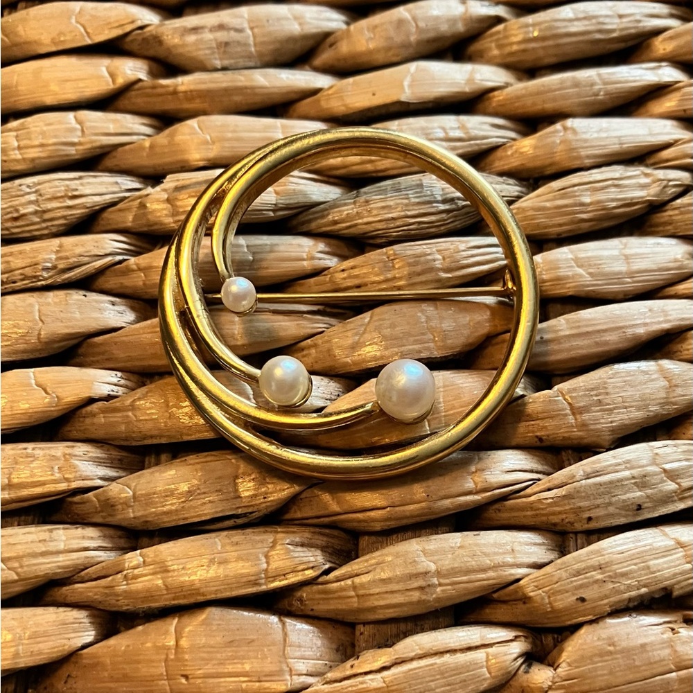 Vintage Monet Goldtone Circle Pin w/ Faux Pearls, Signed